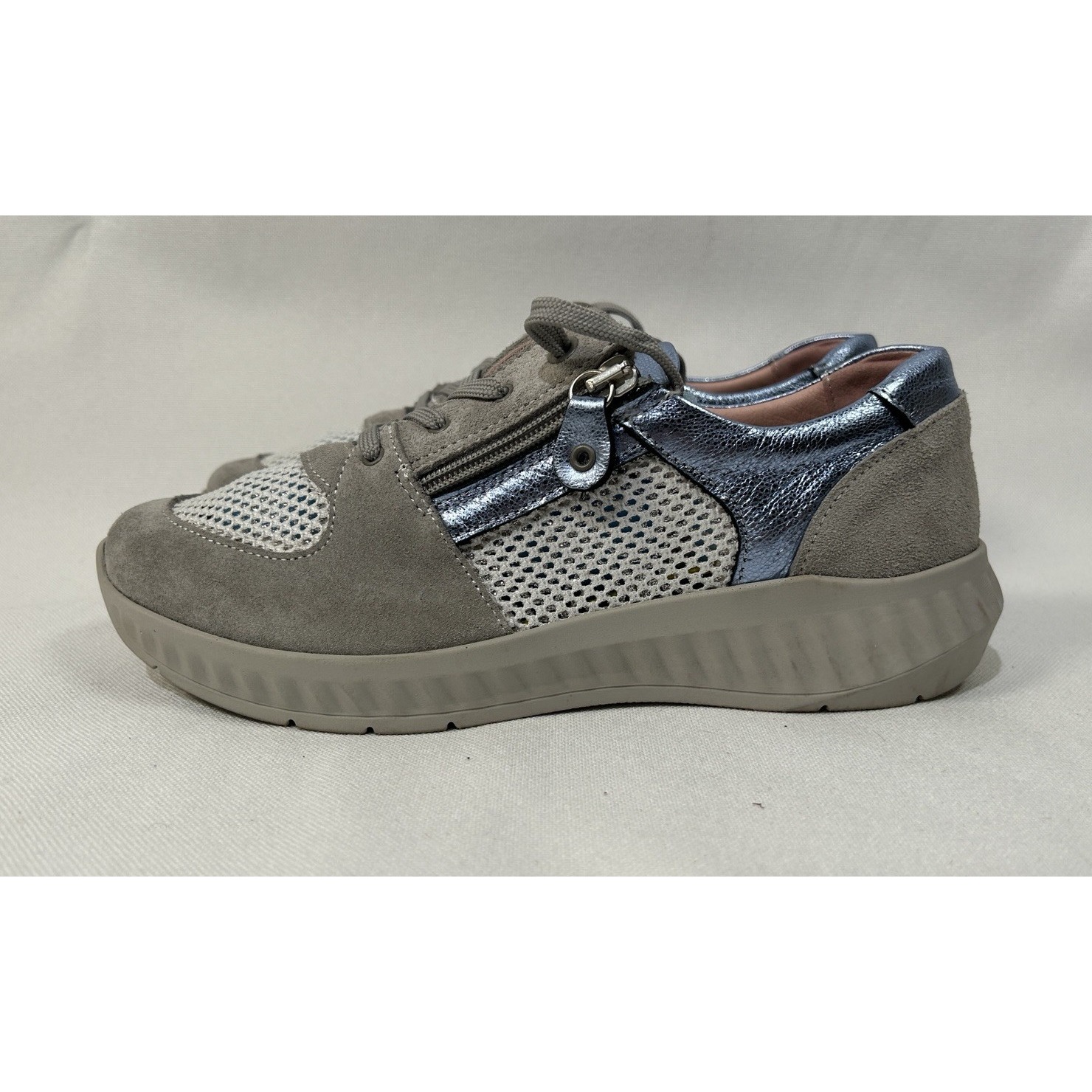 Alivio Bilbao Zip Sneaker, Made By Suave, Size 40 (8.5-9), Cushion Sole,